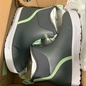 XTRATUF Women's Gray Ankle Boots